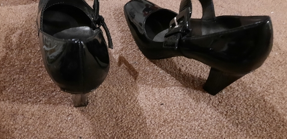 Women shoes - Picture 3 of 3